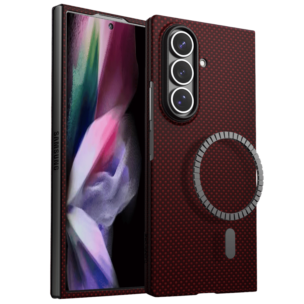 代替テキスト: マグネット対応の赤色 Galaxy Z Fold 7 ケース。カメラ保護性能とスリムなフィット感を強調した斜めからの外観。