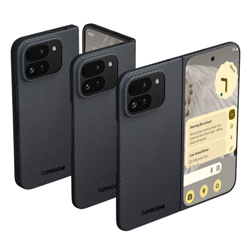 Pixel 10 Pro Fold用の超薄型ケースを、開いた状態と閉じた状態の両方で示し、そのスリムな形状をアピールする3つのアングルからの写真。