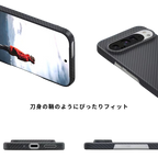 Google Pixel 10 Pro 用の超薄型ケースを、さまざまな角度から撮影した商品画像。「刀身の鞘のようにぴったりフィット」という、ぴったりとした装着感をアピールしています。
