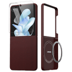 深紅のSamsung Galaxy Z Flip 7 アラミド繊維ケースの製品構成。ケース本体に加えて画面保護ガラスフィルムが含まれており、ケース内側にはMagSafe用のマグネットリングが内蔵されている様子が描かれています。
