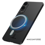 黒いカーボン調のSamsung Galaxy S25 Edge ケースを装着したスマホ。背面にMagSafe対応のマグネットリングが光るように強調されています。