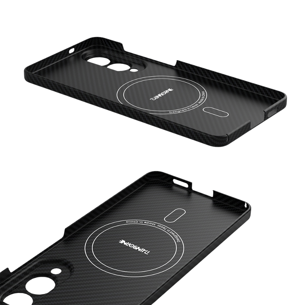 黒いカーボン調のSamsung Galaxy S25 Edge ケースの裏側と内側を写した画像。内側にはMagSafe対応のマグネットリングとブランド名「THINBORNE」が描かれています。
