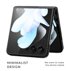 ミニマルなデザインで本体の美しさを損なわないGalaxy Z Flip 8用ブラック保護ケース。