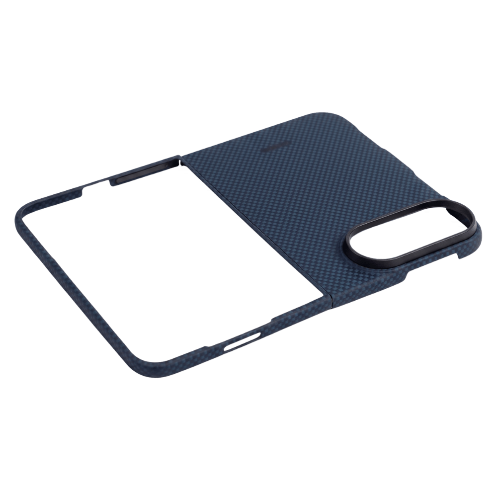 iPhone Duoケース 単体。カメラリングとヒンジ部分、本体を包み込む2パーツ構造がわかる一枚