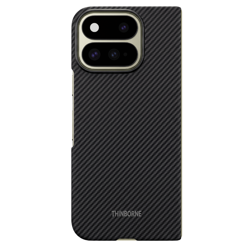 THINBORNE ロゴとカメラアイランドが開口された Google Pixel 11 Pro Fold 用ブラックカーボン調ケースの背面